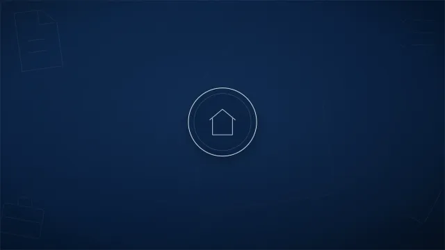 Home-office çalışma masasında dizüstü bilgisayar, hesap makinesi ve mali evraklar